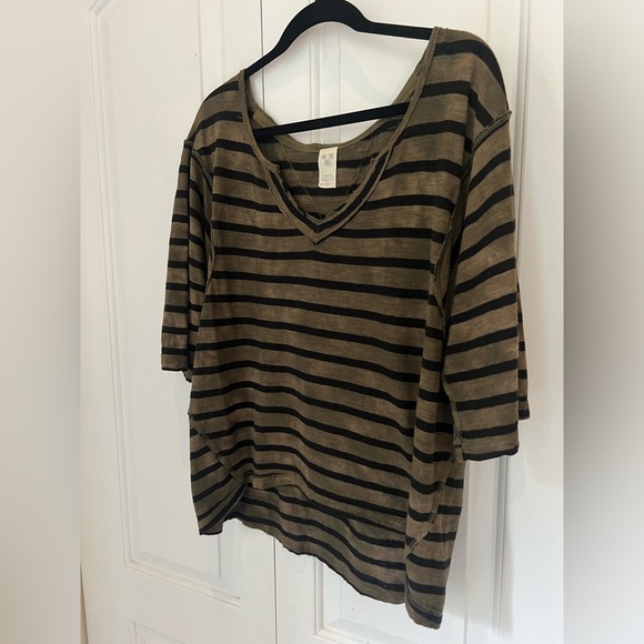 We the Free Head in the Clouds Stripe V Neck Tee Size Small - Picture 10 of 14